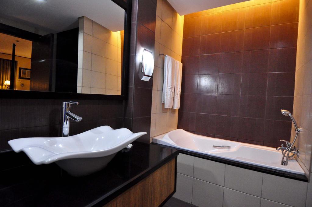 Bacolod Business Inn Exterior foto